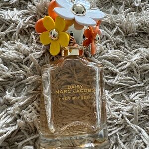 Marc Jacobs Daisy Ever So Fresh Perfume - Floral Design